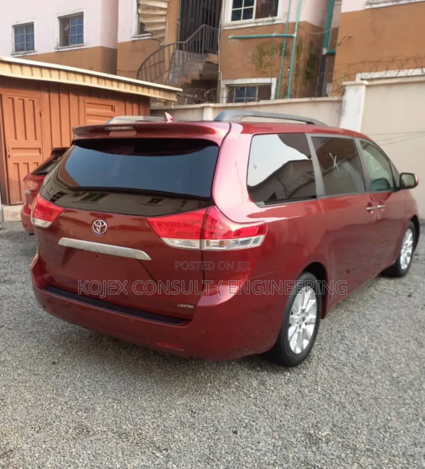 Toyota Sienna 2011 Red