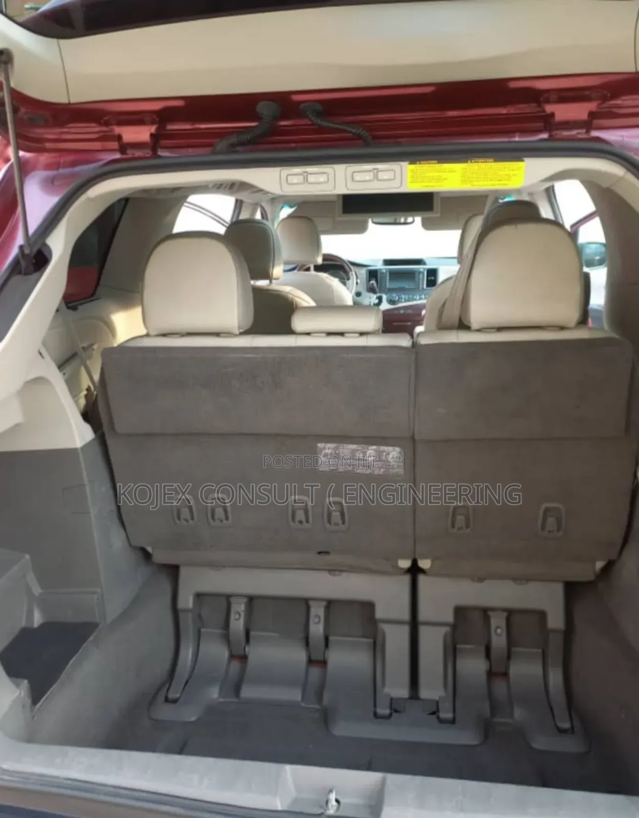 Toyota Sienna 2011 Red