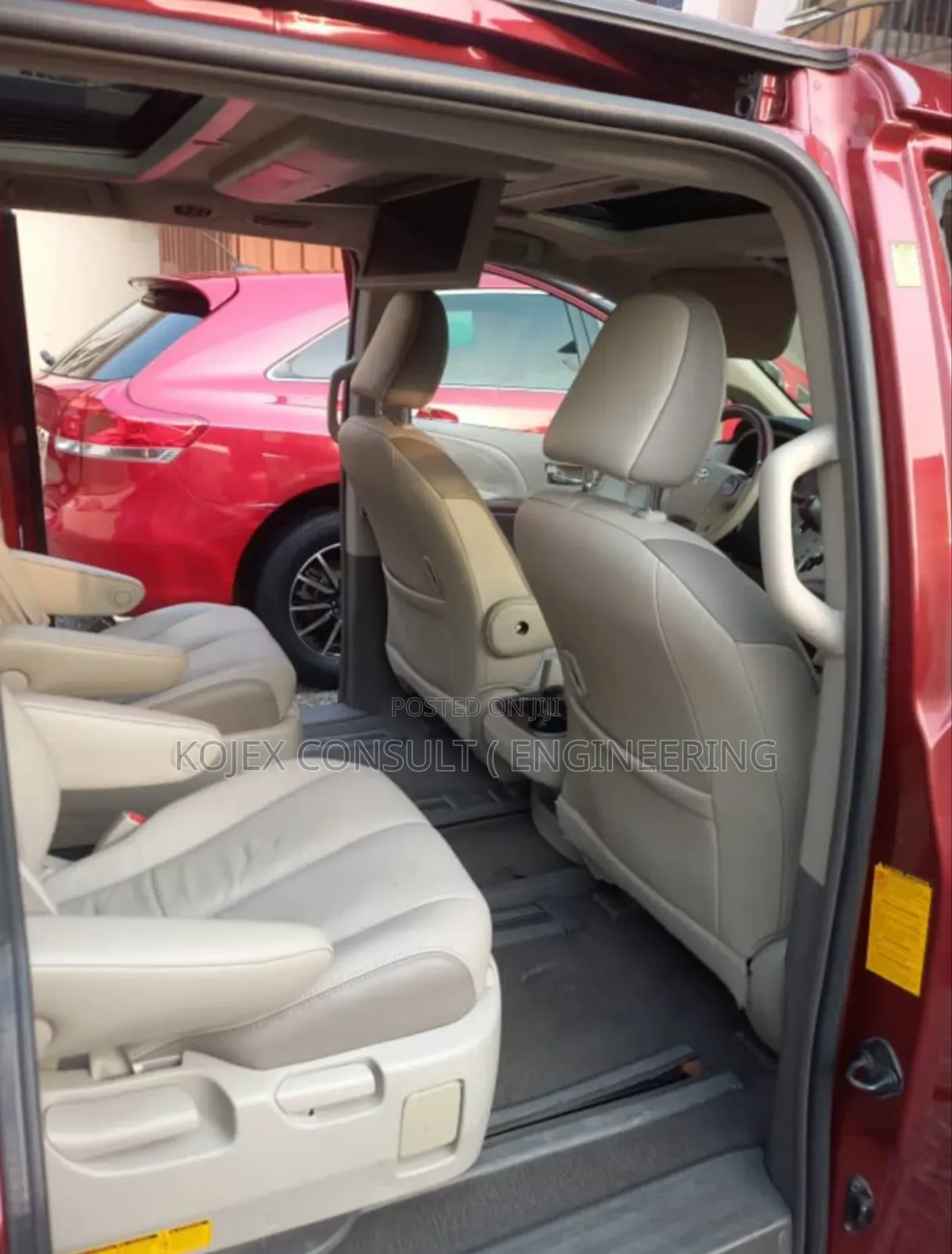 Toyota Sienna 2011 Red