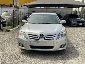 Toyota Camry XLE 4dr Sedan (2.5L 4cyl 6A) 2011 Silver
