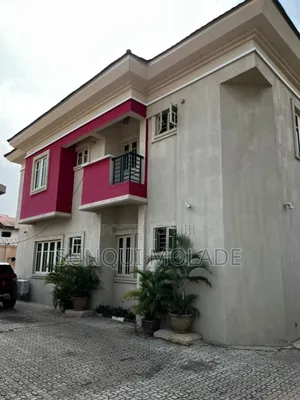 3bdrm Apartment in Magodo Phase 1 for rent