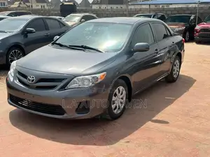 Toyota Corolla LE 4dr Sedan (1.8L 4cyl 4A) 2012 Gray