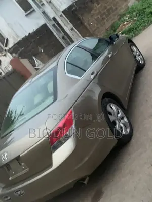 Honda Accord 2.0i 2009 Gold
