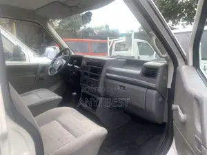 Volkswagen Transporter 2005 White