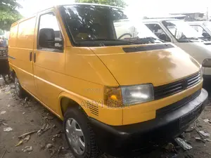 Volkswagen Transporter 2005 Yellow