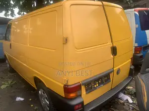 Volkswagen Transporter 2005 Yellow