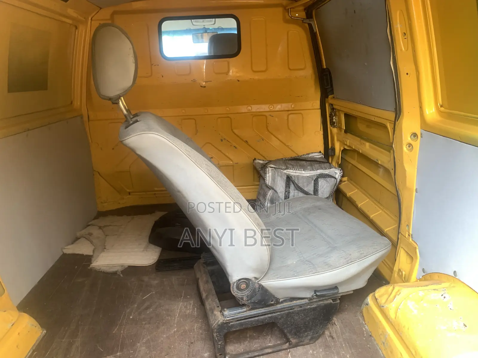 Volkswagen Transporter 2005 Yellow