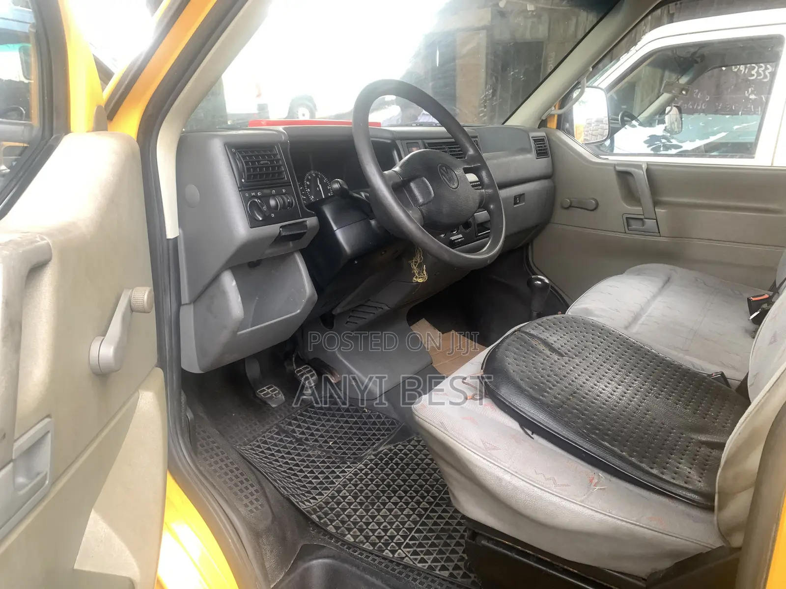 Volkswagen Transporter 2005 Yellow
