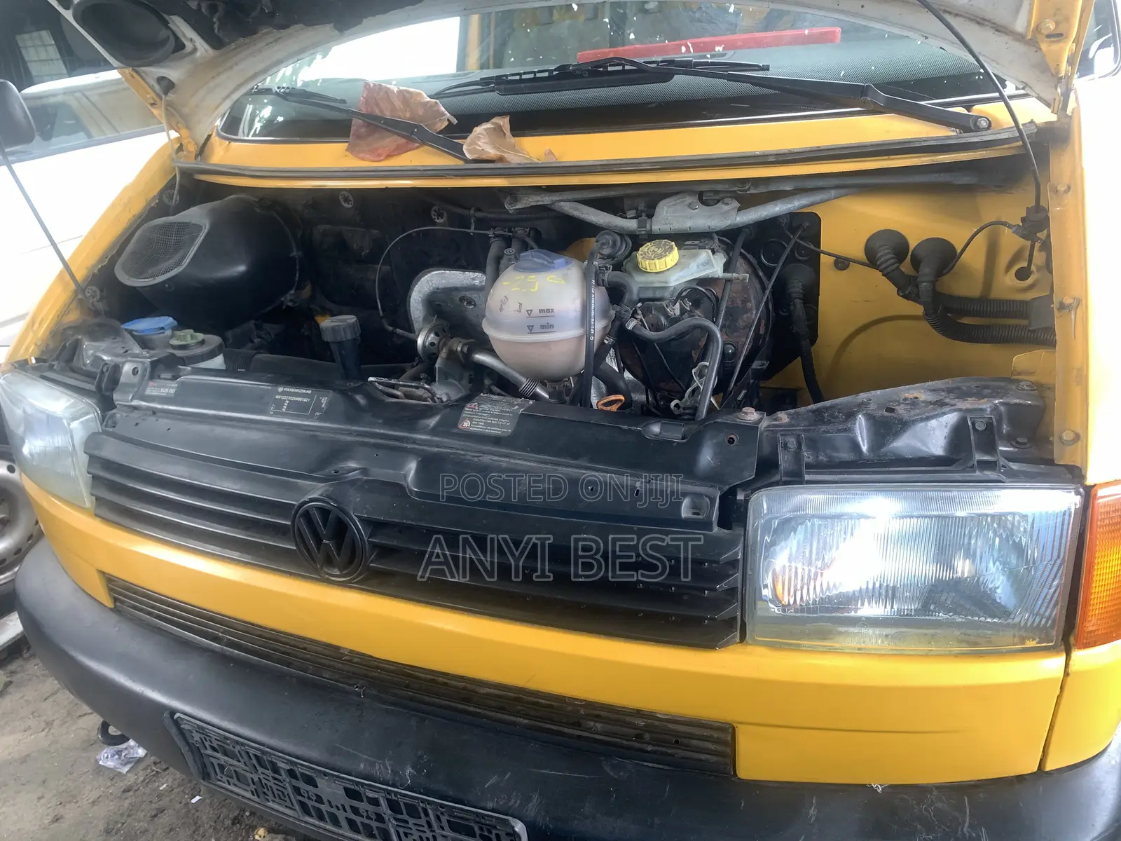 Volkswagen Transporter 2005 Yellow