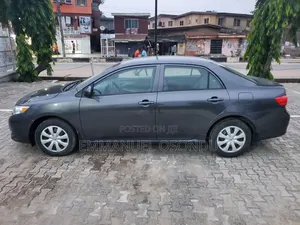 Toyota Corolla 2010 Gray