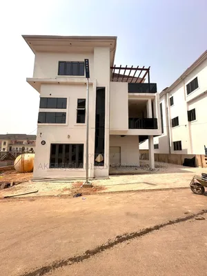 5bdrm Duplex in Guzape, Abuja for sale