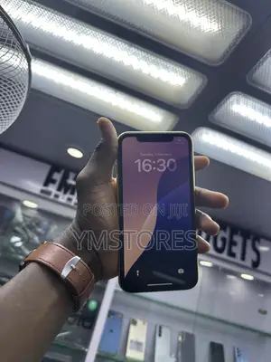 Apple iPhone 11 64 GB Yellow