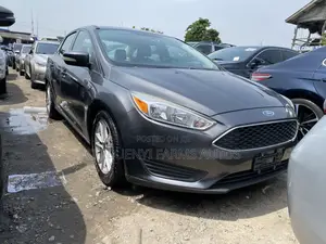 Ford Focus SE Sedan FWD (1.0L 3cyl 6M) 2017 Gray
