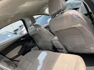 Ford Focus SE Sedan FWD (1.0L 3cyl 6M) 2017 Gray