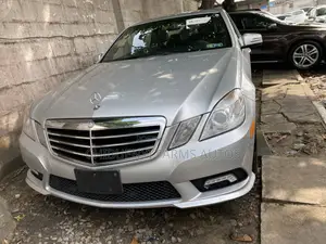 Mercedes-Benz E350 Base 4Matic Sedan AWD (3.5L 6cyl 7A) 2011 Silver