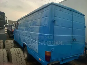 Mercedes-Benz T1/TN 1995 Blue