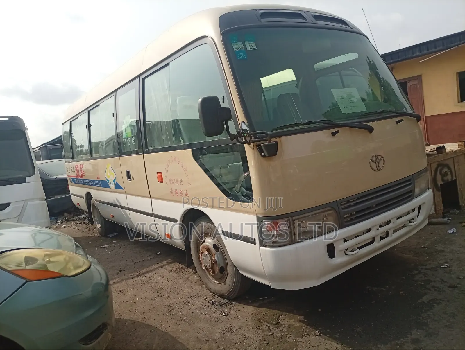Toyota Coaster 2010 Gold
