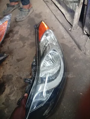Hyundai Elentra 2012 Headlight