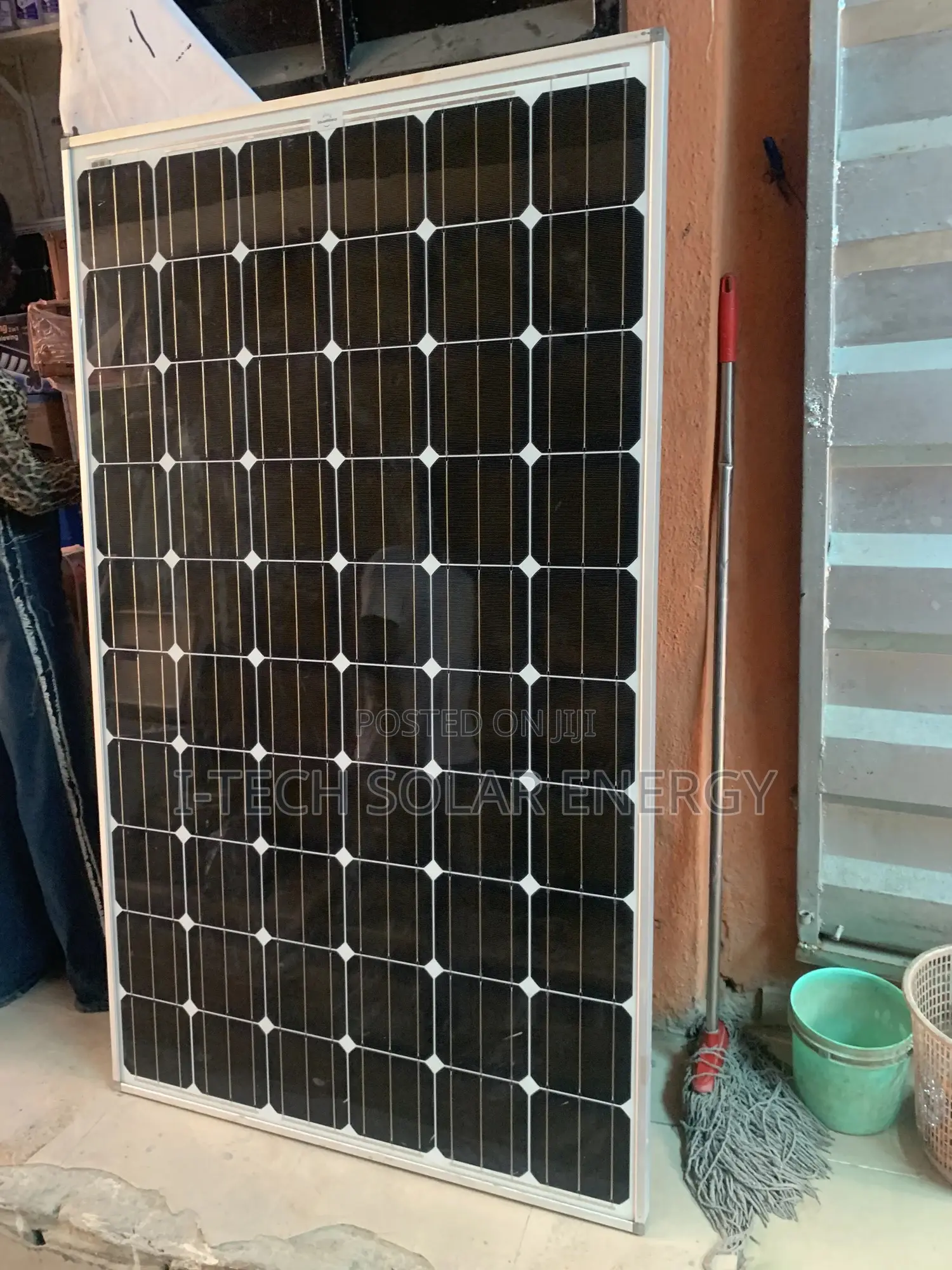 300watts Solarworld Solar Panel