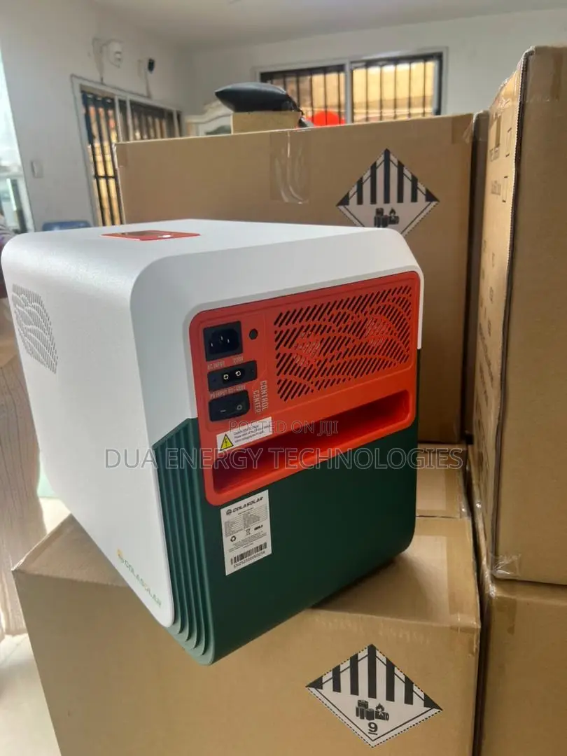 Cola 3600 - 3.6kwh Solar Generator