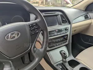 Hyundai Sonata SE 4dr Sedan (2.4L 4cyl 6A) 2015 Burgundy