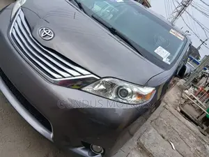 Toyota Sienna Limited 7 Passenger 2011 Gray
