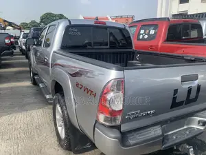 Toyota Tacoma V6 4dr Double Cab 4WD 5.0 ft. SB (4.0L 6cyl 6M) 2015