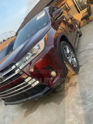 Toyota Highlander Limited Platinum 4x2 V6 (3.5L 6cyl 8A) 2017 Red