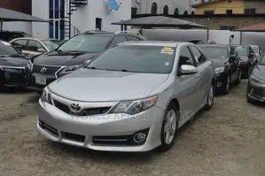 Toyota Camry SE 4dr Sedan (2.5L 4cyl 6A) 2013 Silver