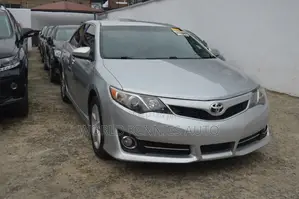 Toyota Camry SE 4dr Sedan (2.5L 4cyl 6A) 2013 Silver