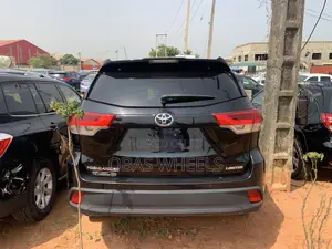 Toyota Highlander Limited Platinum 4dr SUV AWD (3.5L 6cyl 6A) 2015 Black