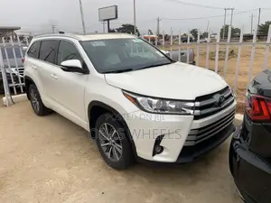 Toyota Highlander XLE 4x4 V6 (3.5L 6cyl 8A) 2018 White