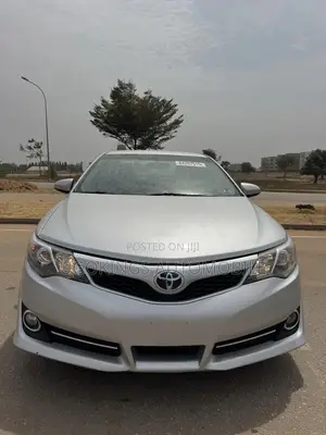 Toyota Camry SE 4dr Sedan (2.5L 4cyl 6A) 2014 Silver