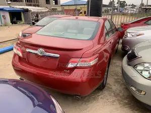 Toyota Camry XLE V6 4dr Sedan (3.5L 6cyl 6A) 2011 Red