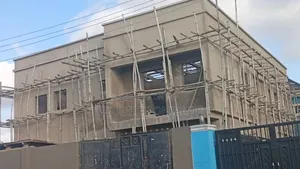 6bdrm Duplex in New London Estate for sale