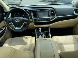 Toyota Highlander Limited Platinum 4dr SUV AWD (3.5L 6cyl 6A) 2014 Gold