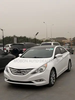 Hyundai Sonata SE 2.0T Sedan FWD (2.0L 4cyl 6A) 2012 White