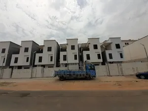 4bdrm Townhouse/Terrace in Guzape for sale