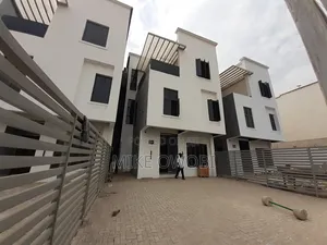 4bdrm Townhouse/Terrace in Guzape for sale