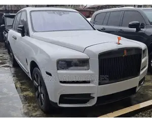 Rolls-Royce Cullinan Black Badge 2024 White