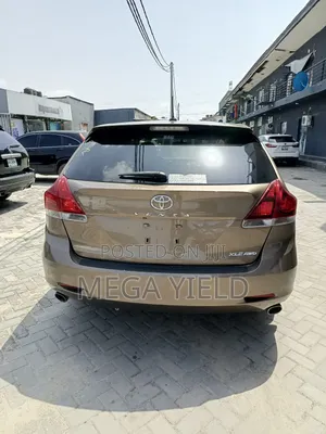 Toyota Venza XLE AWD V6 2013 Gold