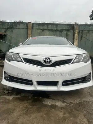 Toyota Camry SE V6 4dr Sedan (3.5L 6cyl 6A) 2012 White
