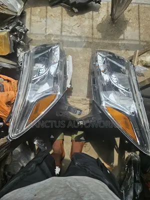 Headlight Nissan Pathfinder 2014