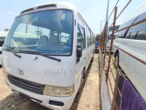 Toyota HiAce 2015 White