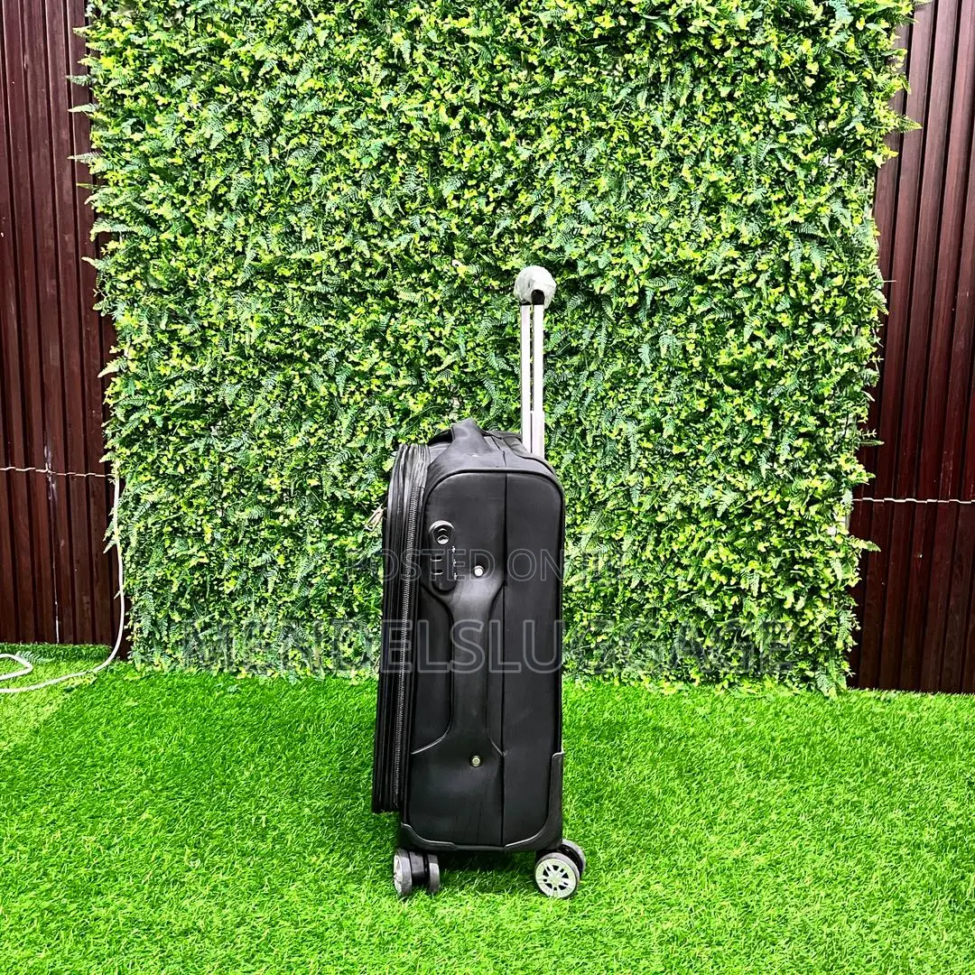 Black 3-Piece Suitcase Set With Expandable Compartments