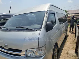 Toyota HiAce 2014 Silver