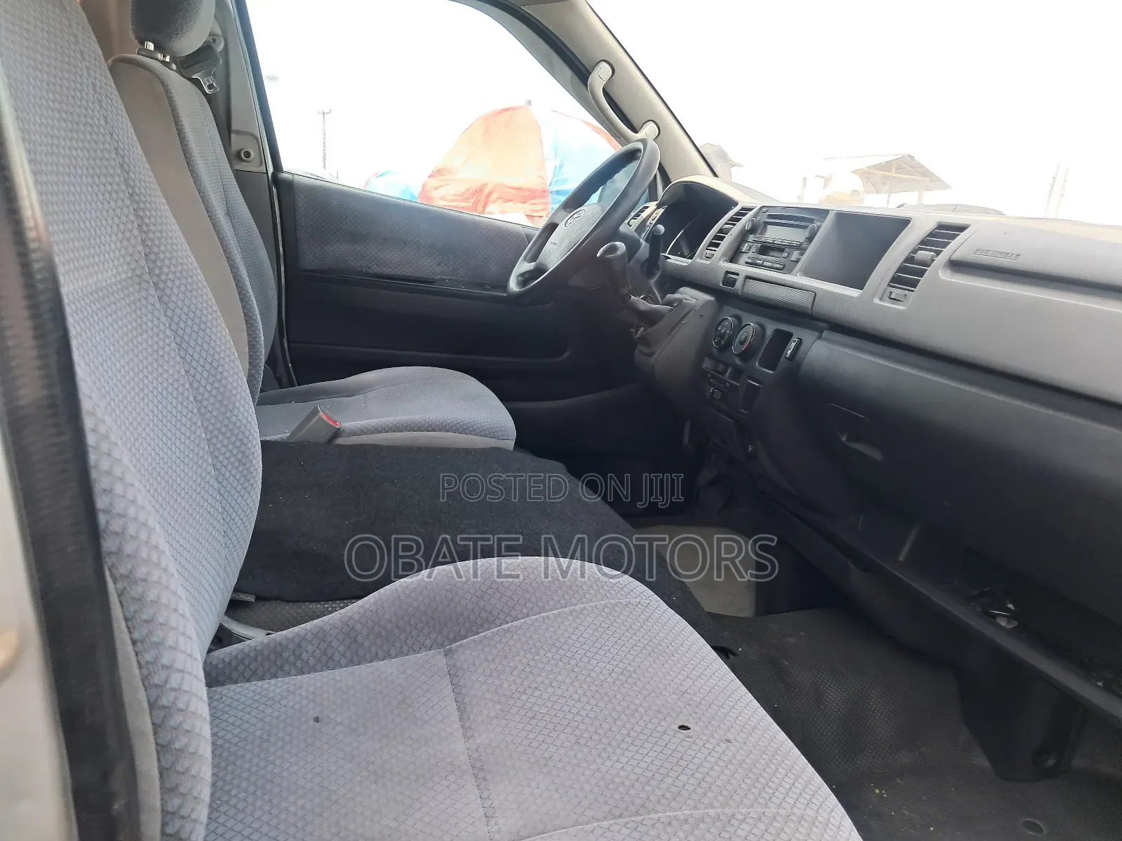 Toyota HiAce 2014 Silver