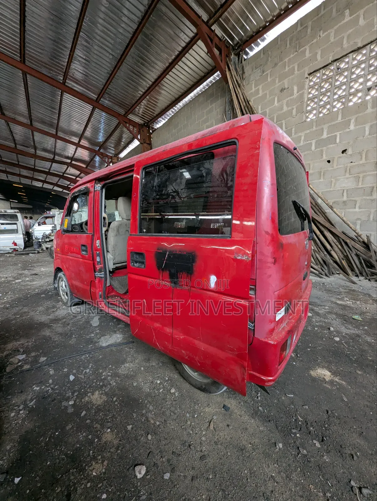 Suzuki APV Minibus 2012 Red