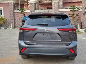 Toyota Highlander XLE FWD 2020 Gray