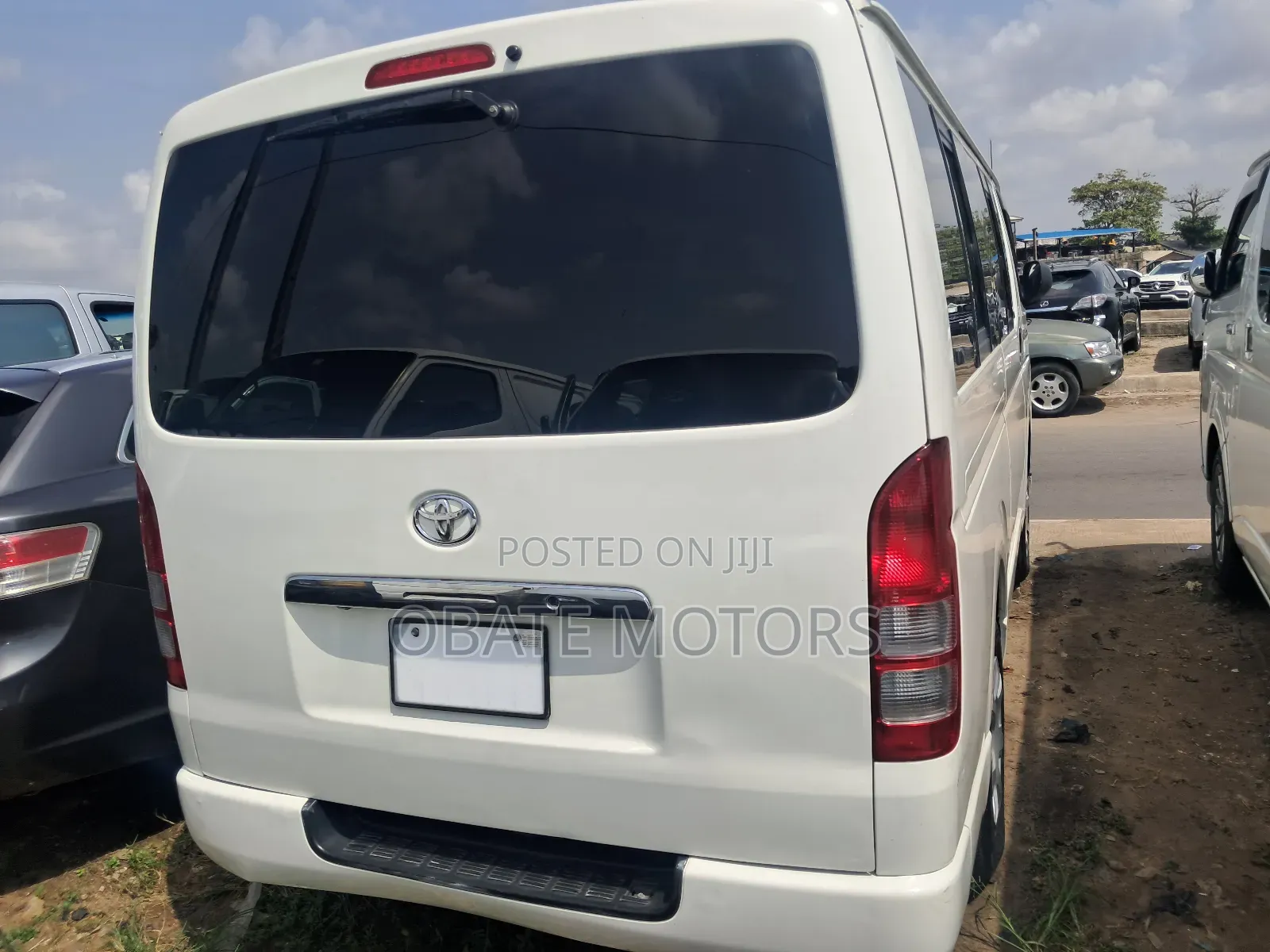 Toyota HiAce 2012 White